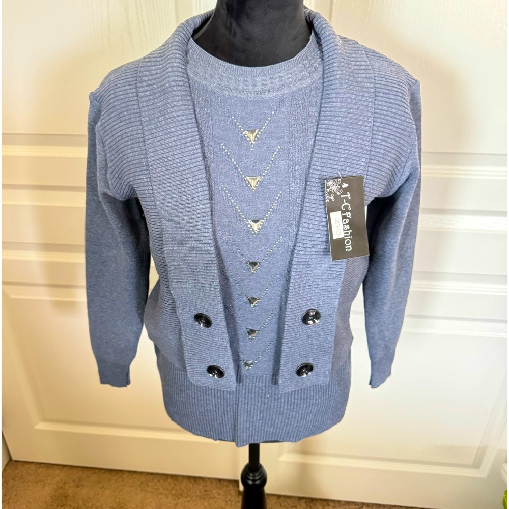 Women sweater new with tags.